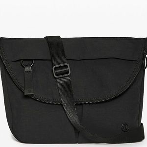 Lululemon medium sized shoulder bag